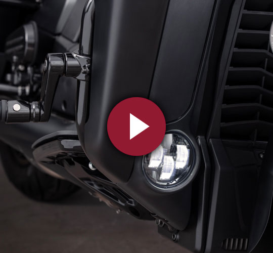 SOUS LE FEU DES PROJECTEURS